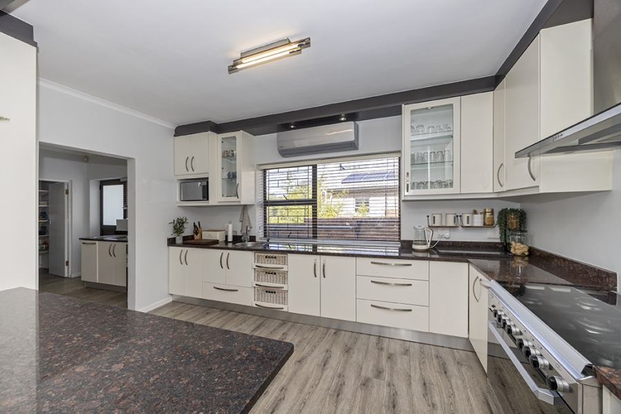 7 Bedroom Property for Sale in Sonstraal Western Cape